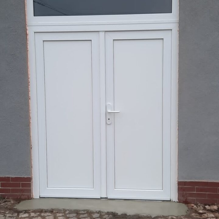 Vchodové dveře